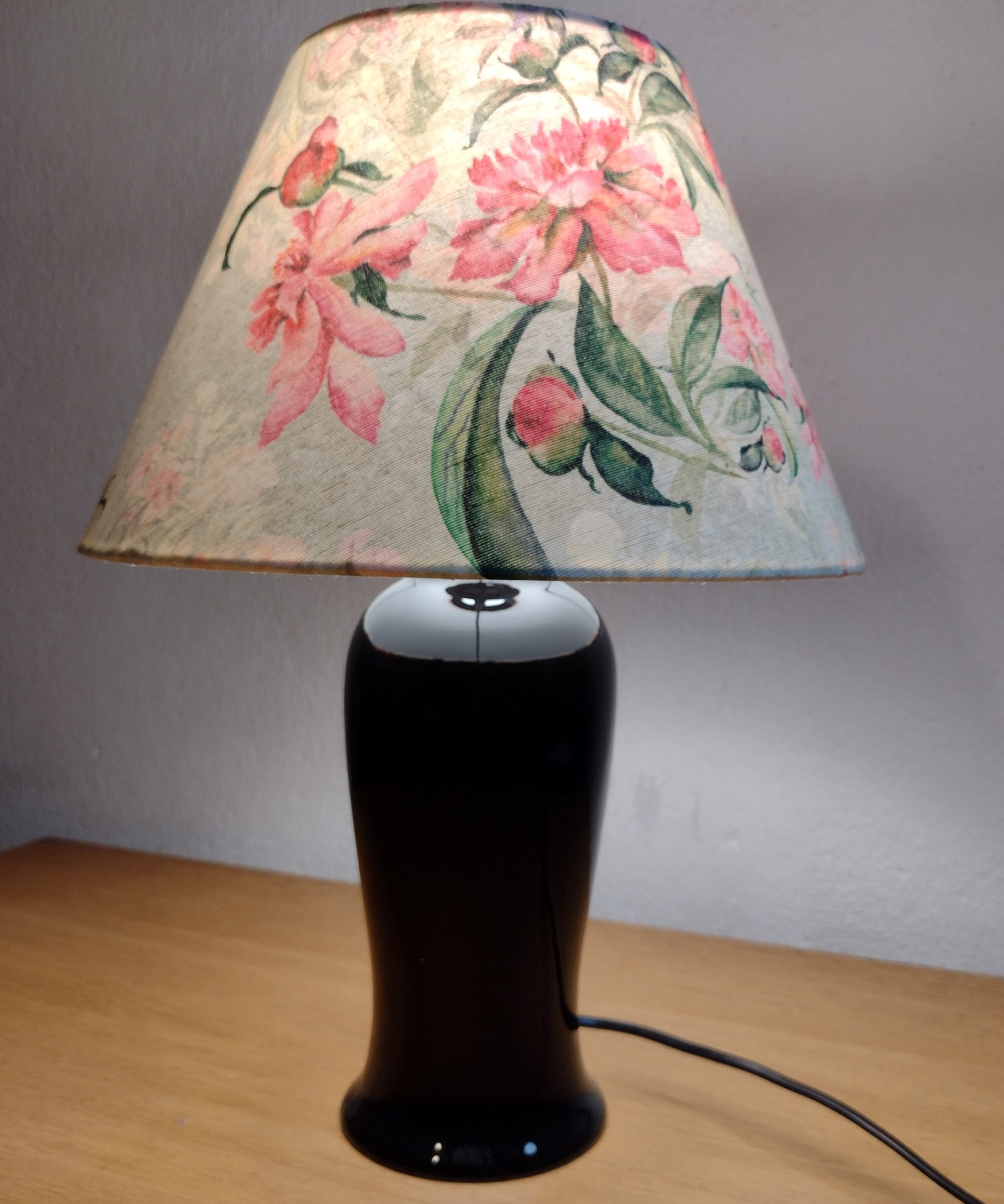 Dekorační stolní lampa
