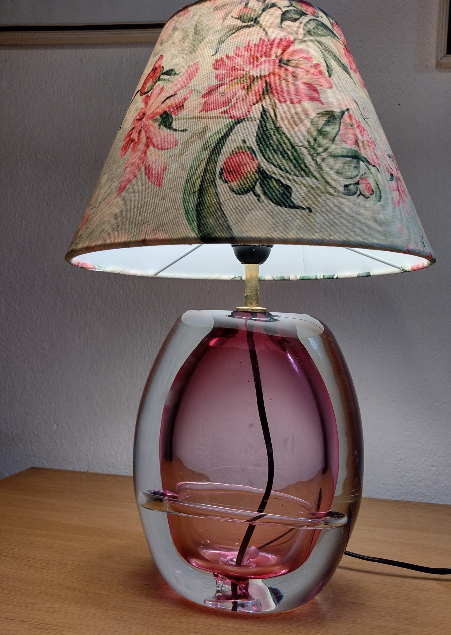 růžový širm na lampu