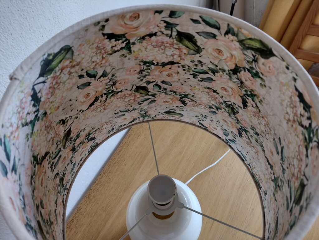 látková stínidla na lampy – kvalitní materiály